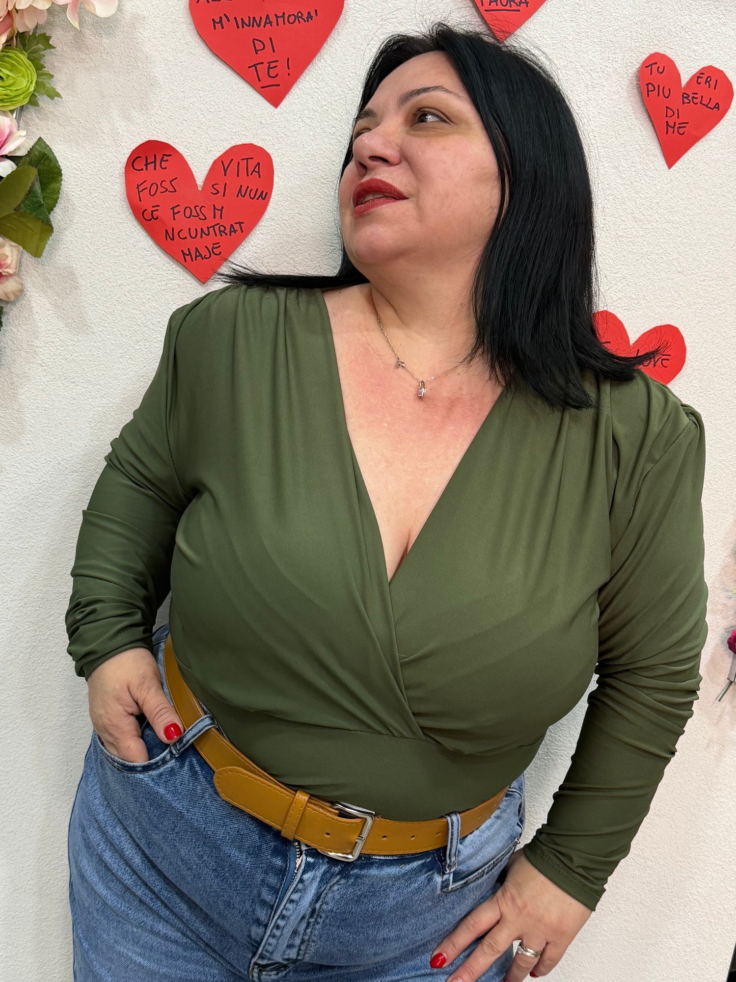 body curvy scollo a v