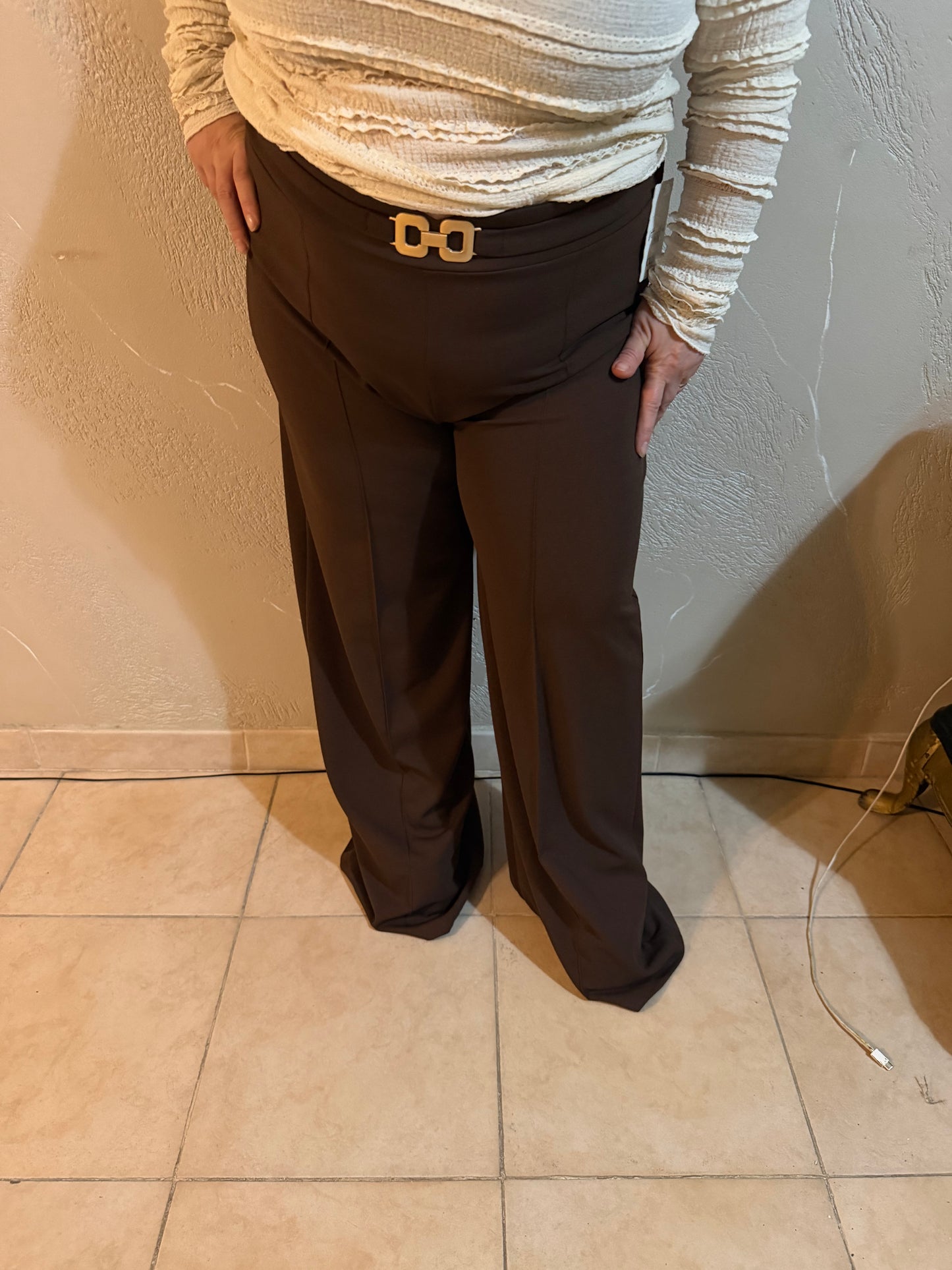 pantalone a zampa elegante con cintura