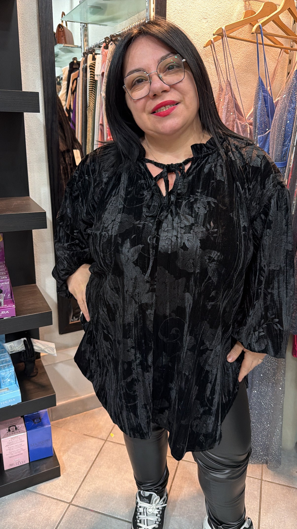 maglia curvy nera di velluto