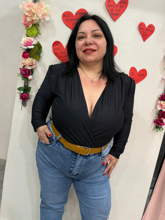 body curvy scollo a v