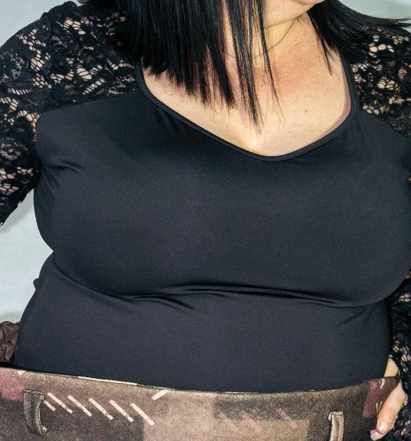 Maglia Curvy con Manica Merlettata a Campana